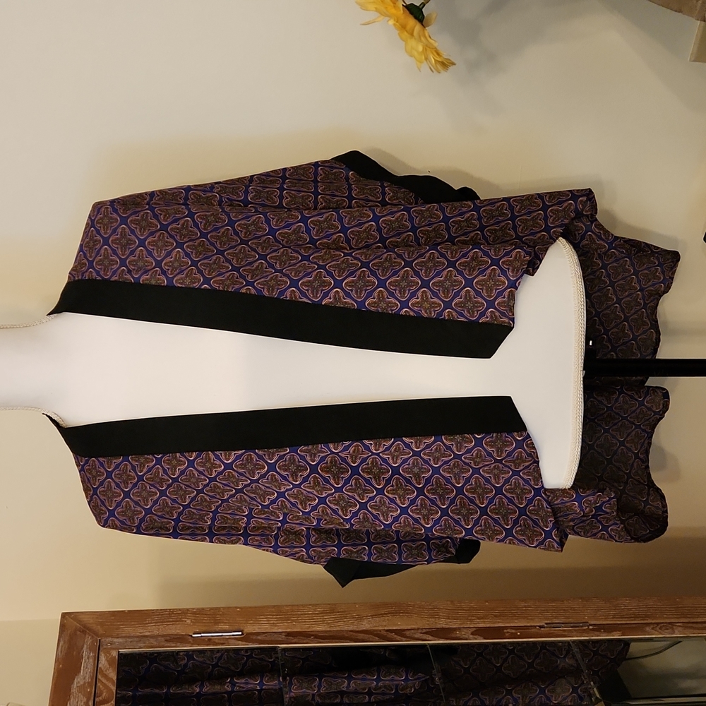 Hi-low multicolored shrug